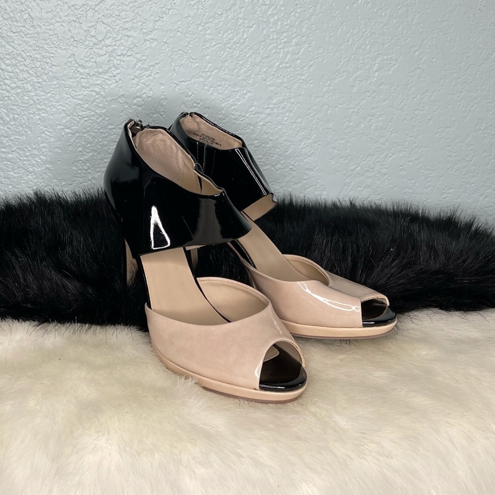 Nine West NEW peep toe / black and beige / size 8 1/2